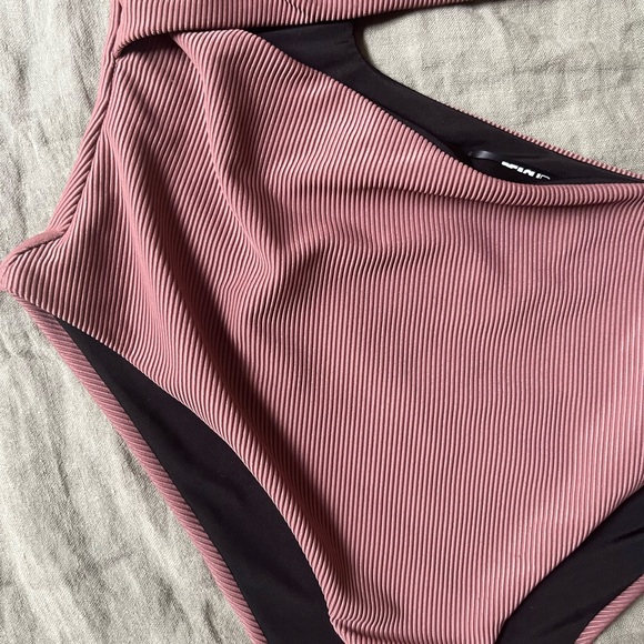 Beach Riot Celine Ribbed One-Piece - Picture 3 of 9